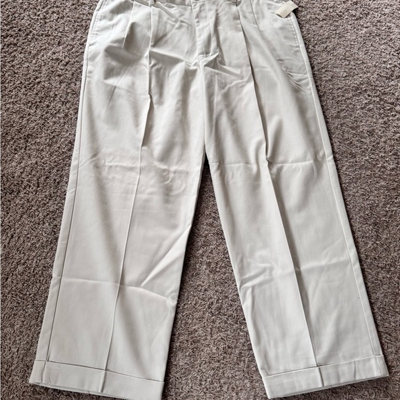 NEW Izod Heritage Chino Khaki Pants Mens 40X30 Double Pleated Cuffed Beige NEW - Picture 2 of 6